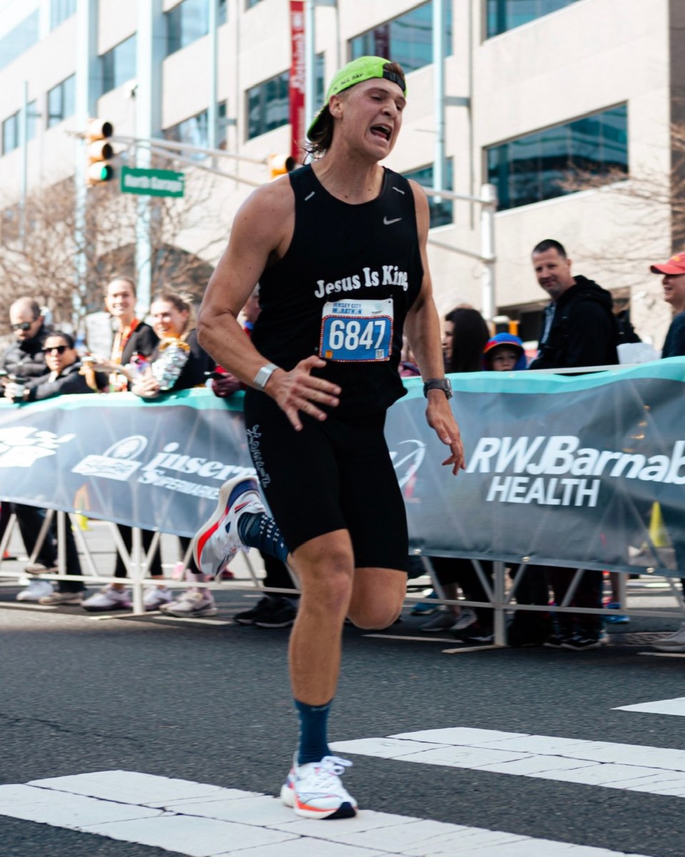 Pierce Showe racing the 2024 Jersey City Marathon