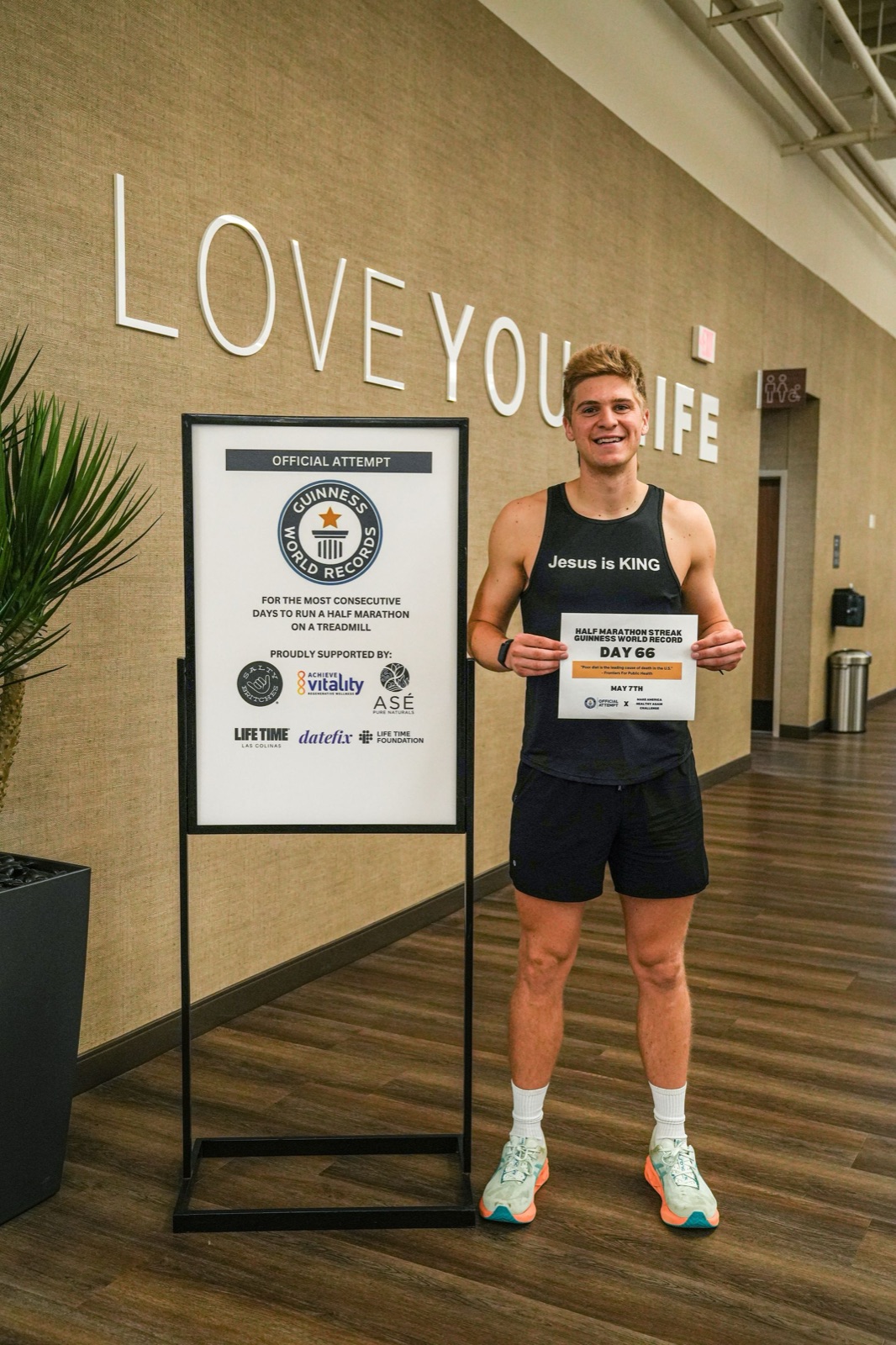 Jesus Is King Running Singlet